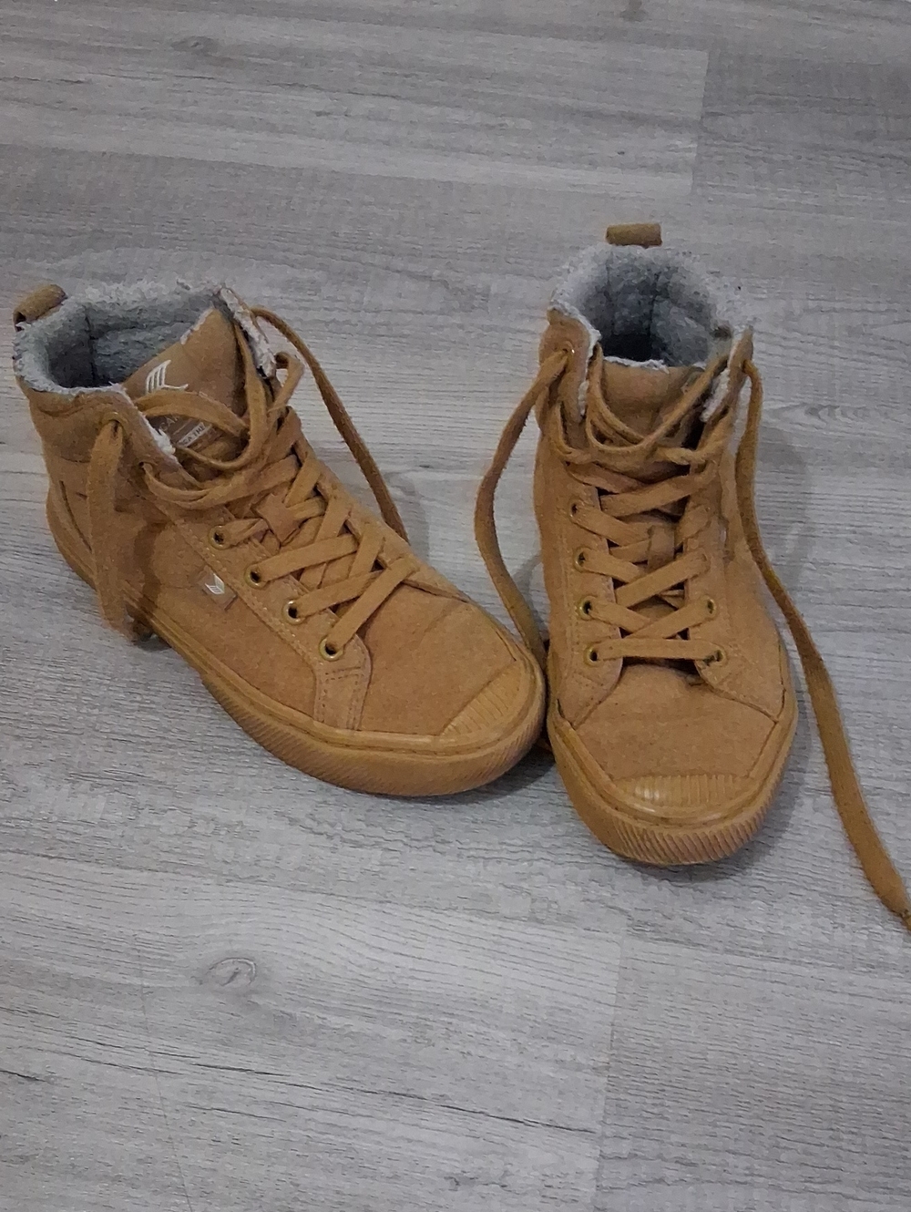 Cariuma Vegan Suede And Sherpa, OCA therma, 6 6.5, Camel,  Weather proof, High
